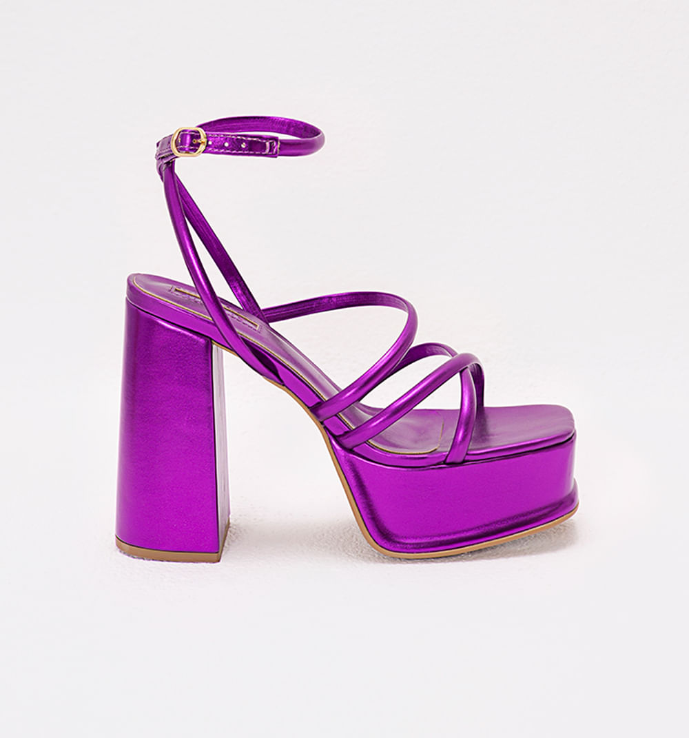 Sandalia tacon metalizada con plataforma