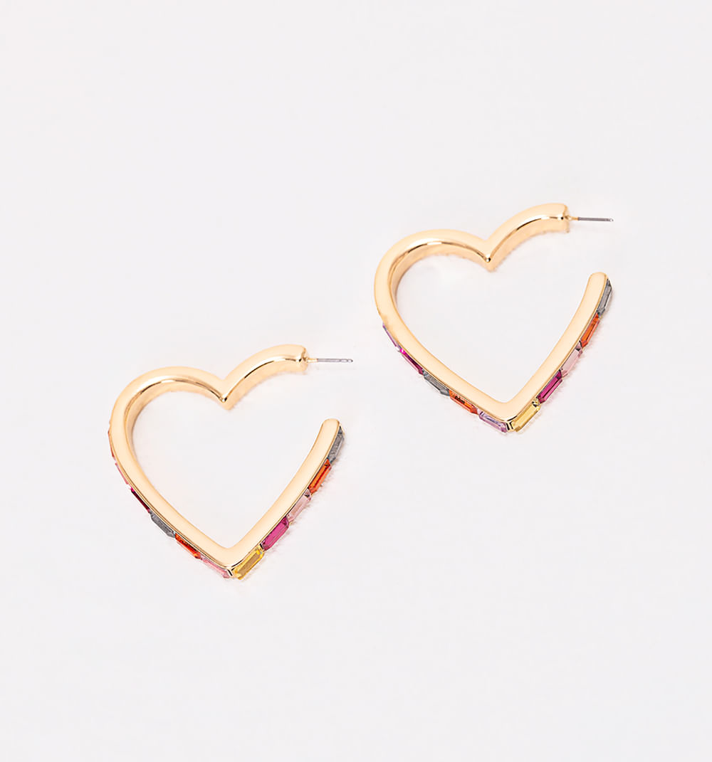 Aretes de corazon con detalle en borde