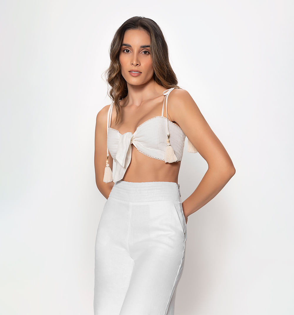 Crop top  de amarrar con múltiples pespu