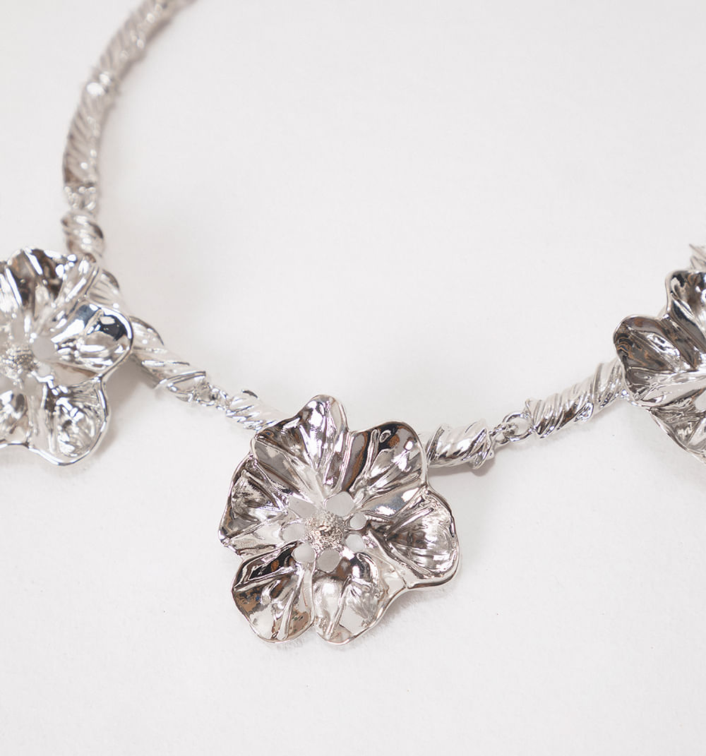 Collar chocker flores martilladas
