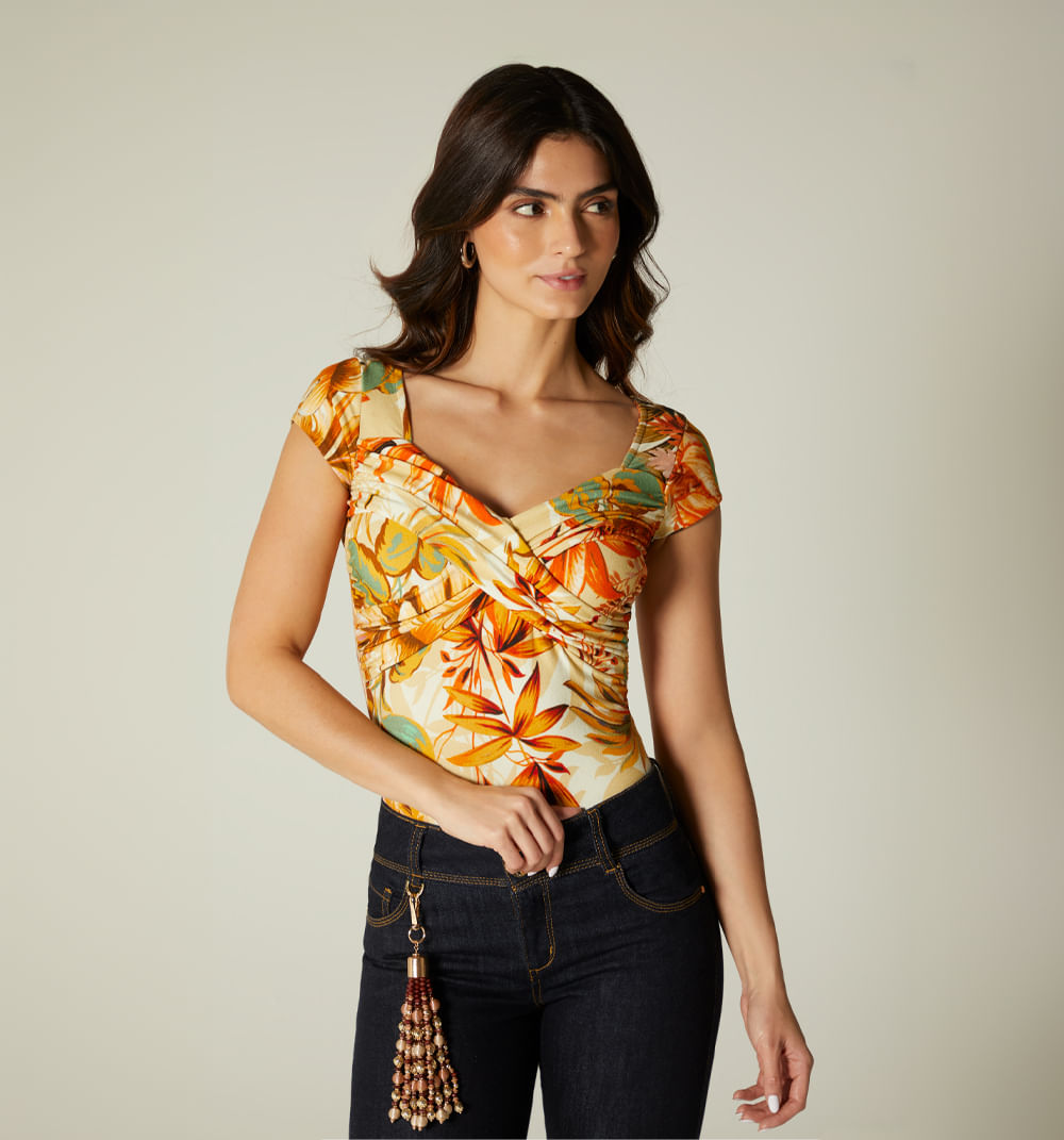 Blusa manga corta  con escote en espalda