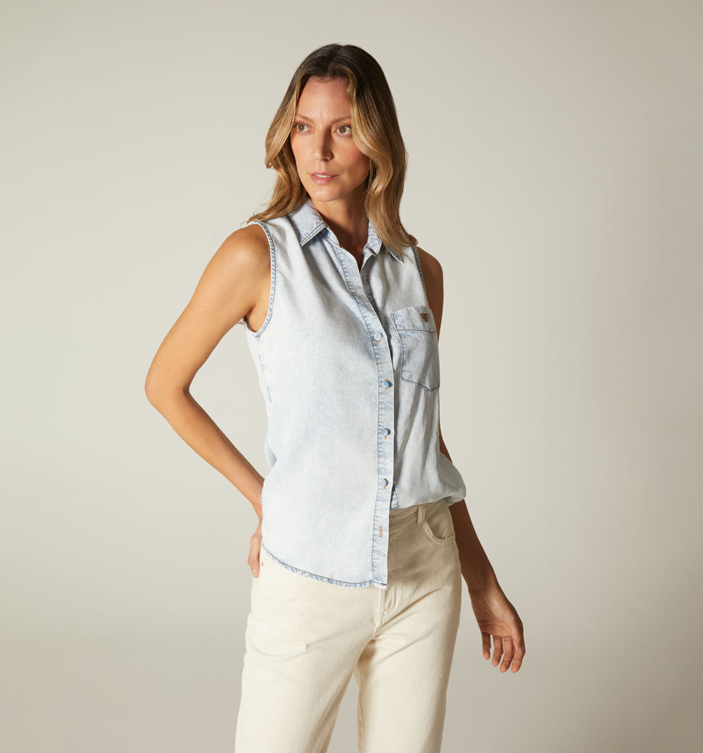 Blusa sisa con bolsillo con bordado
