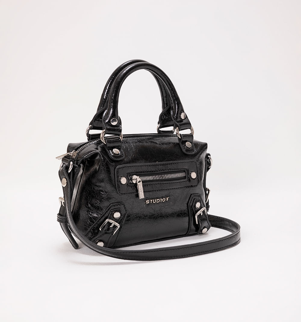 Bolsos manos libres con herrajes y cierr