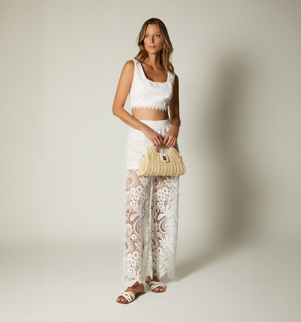 Blusa sisa frente bordada