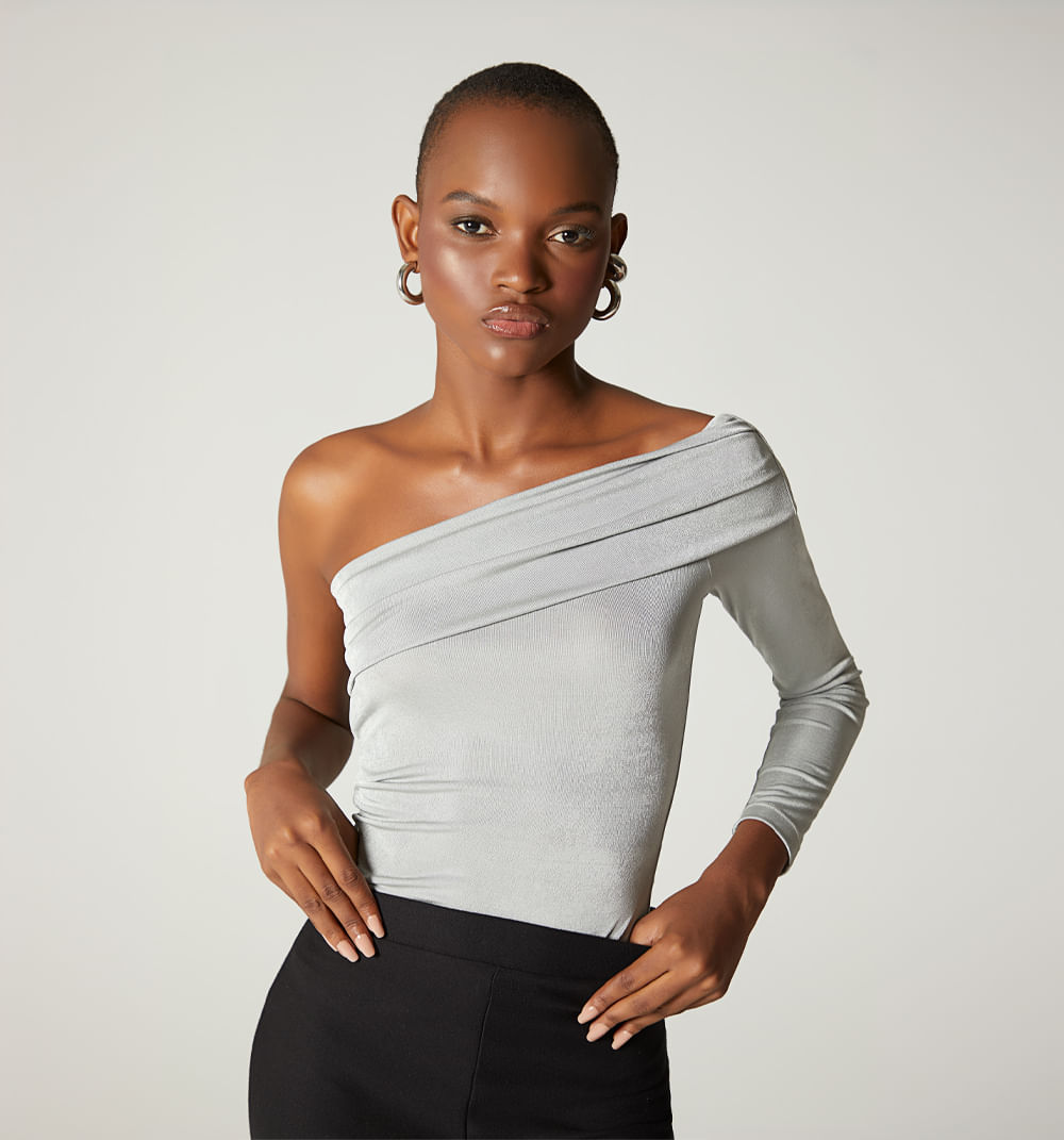 Blusa manga larga un solo hombro