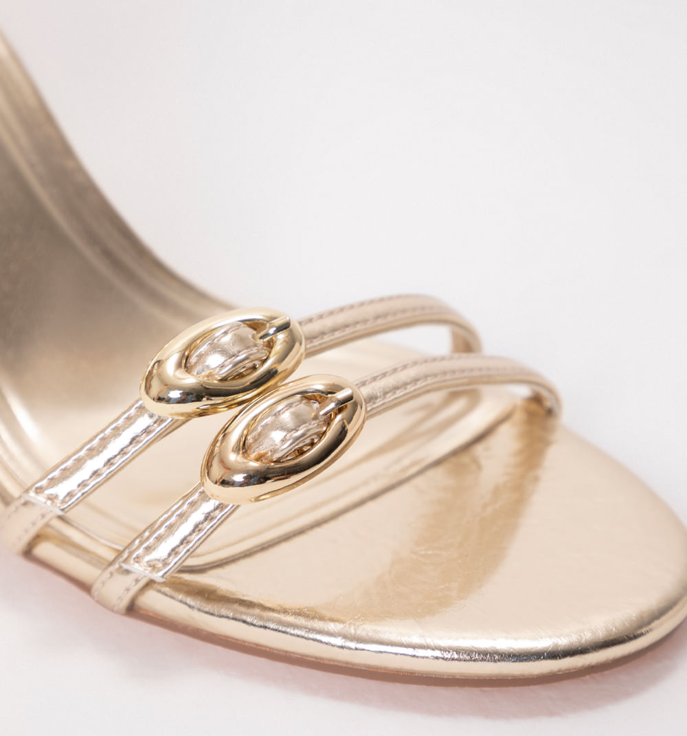 Sandalia tacon  con hebillas en capellad