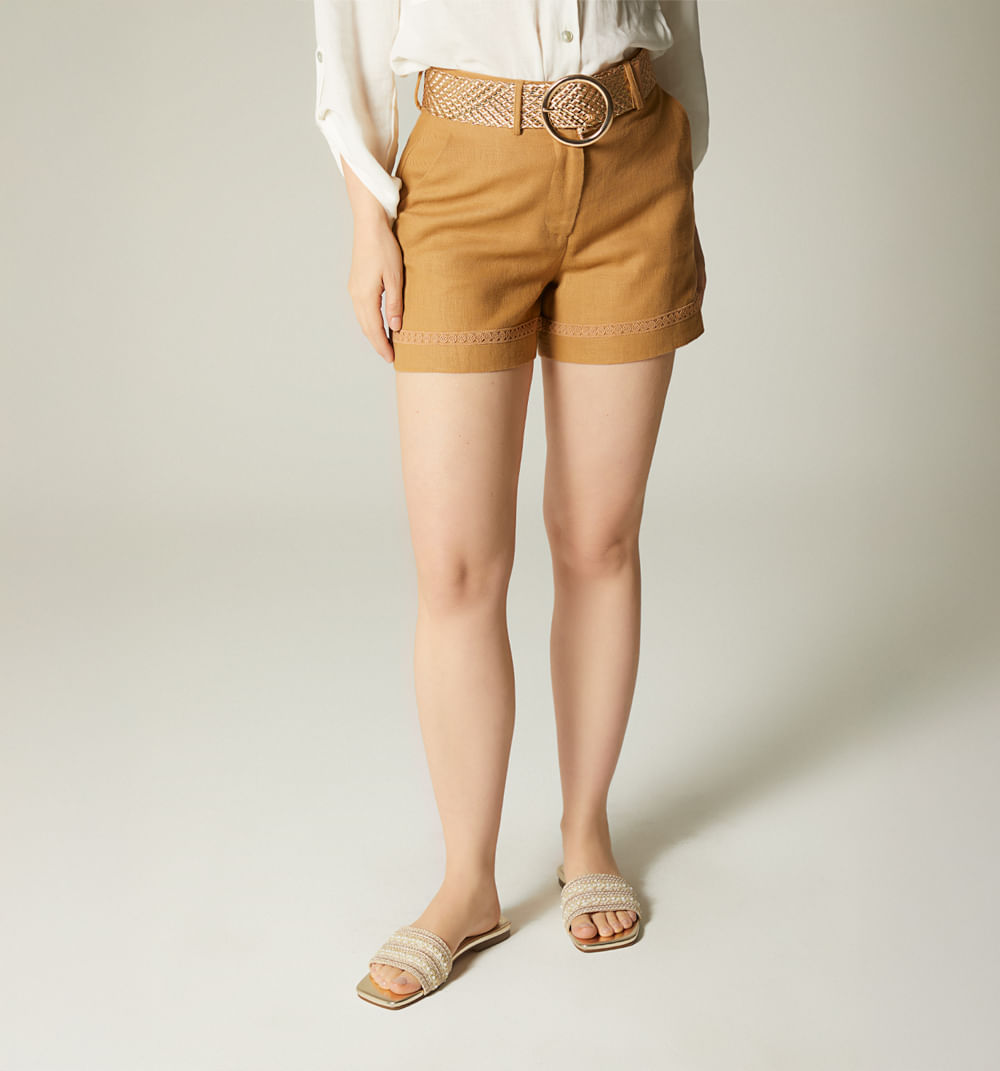 Short tiro super alto con correa