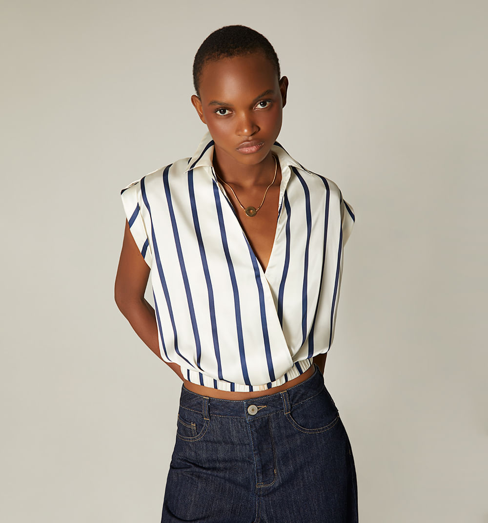 Blusa manga corta con guardapolvo y broc