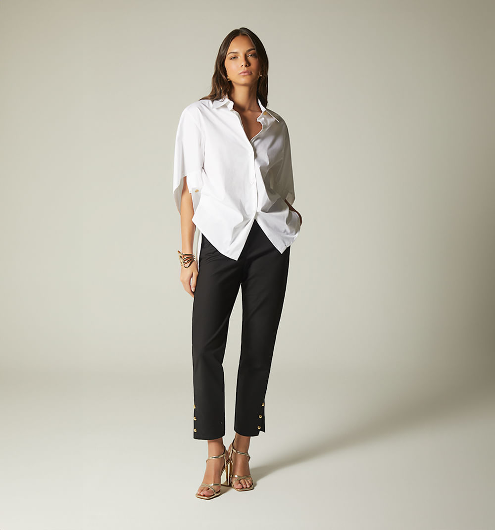 Pantalon tiro  alto con detalle en bota