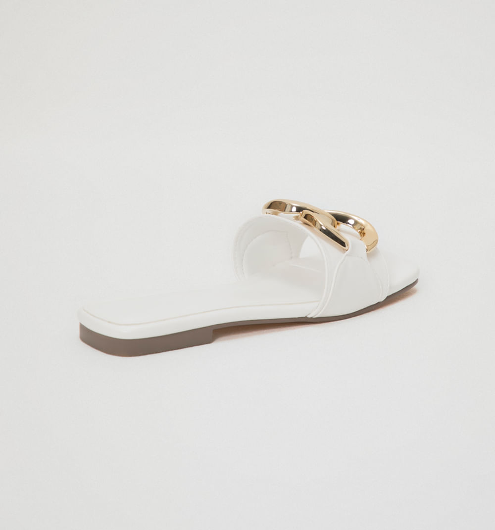 Sandalia plana herraje capellada