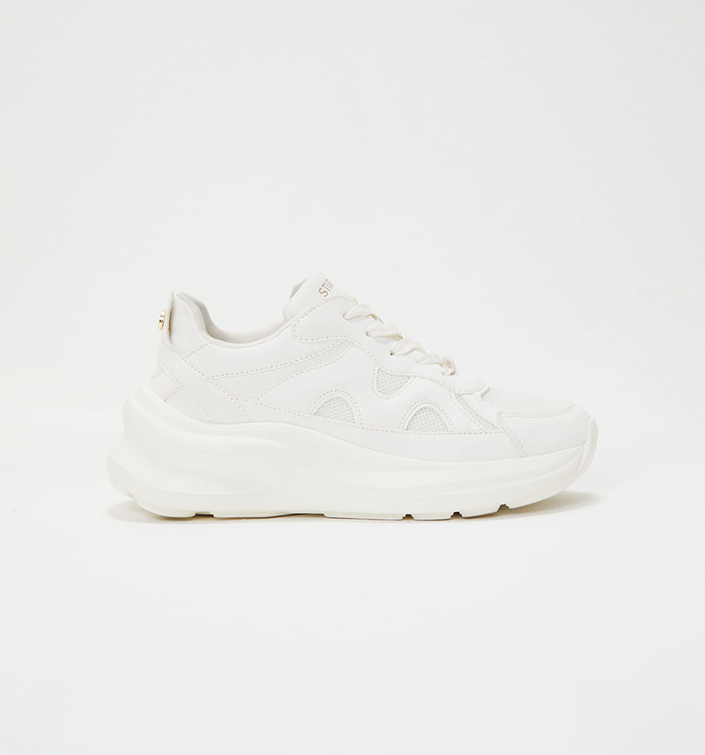 Tenis con cortes a tono