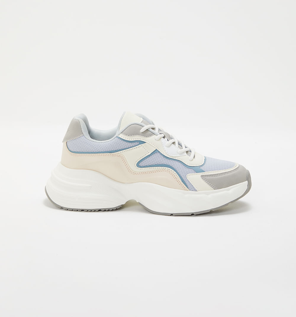 Tenis deportivo con textura en malla