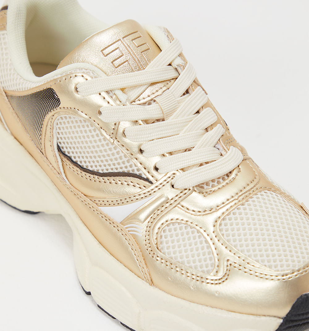 Tenis de senderismo con cortes metalicos