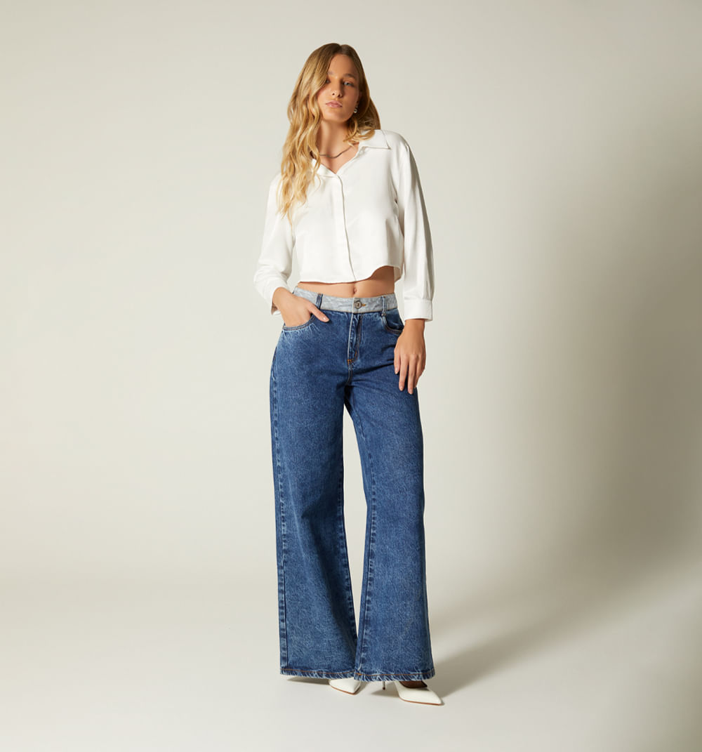 Jean tiro alto en contraste