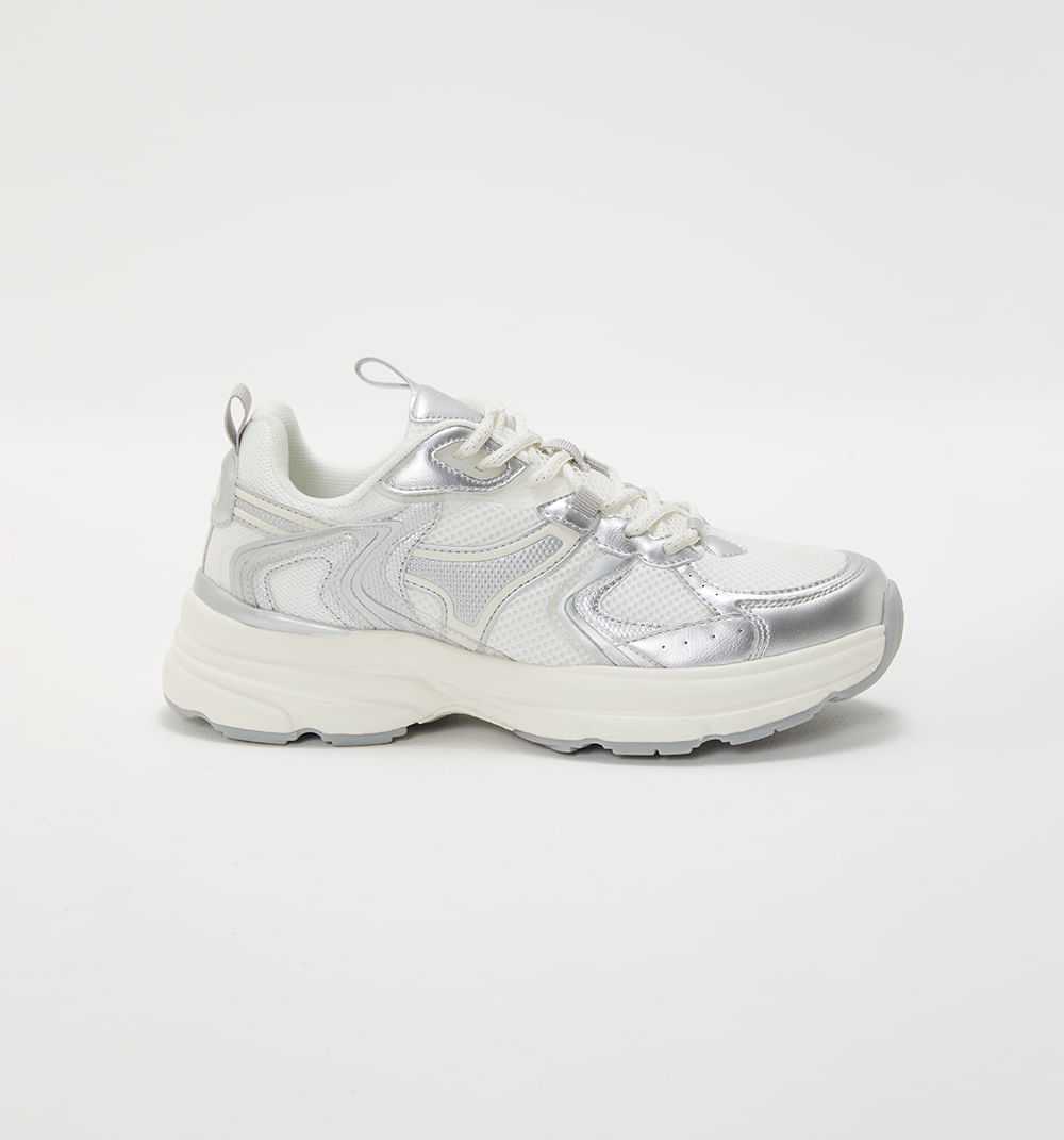 Tenis deportivo detalles metalizado