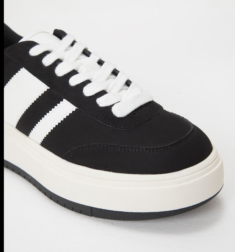 Tenis en suede con lineas en contraste