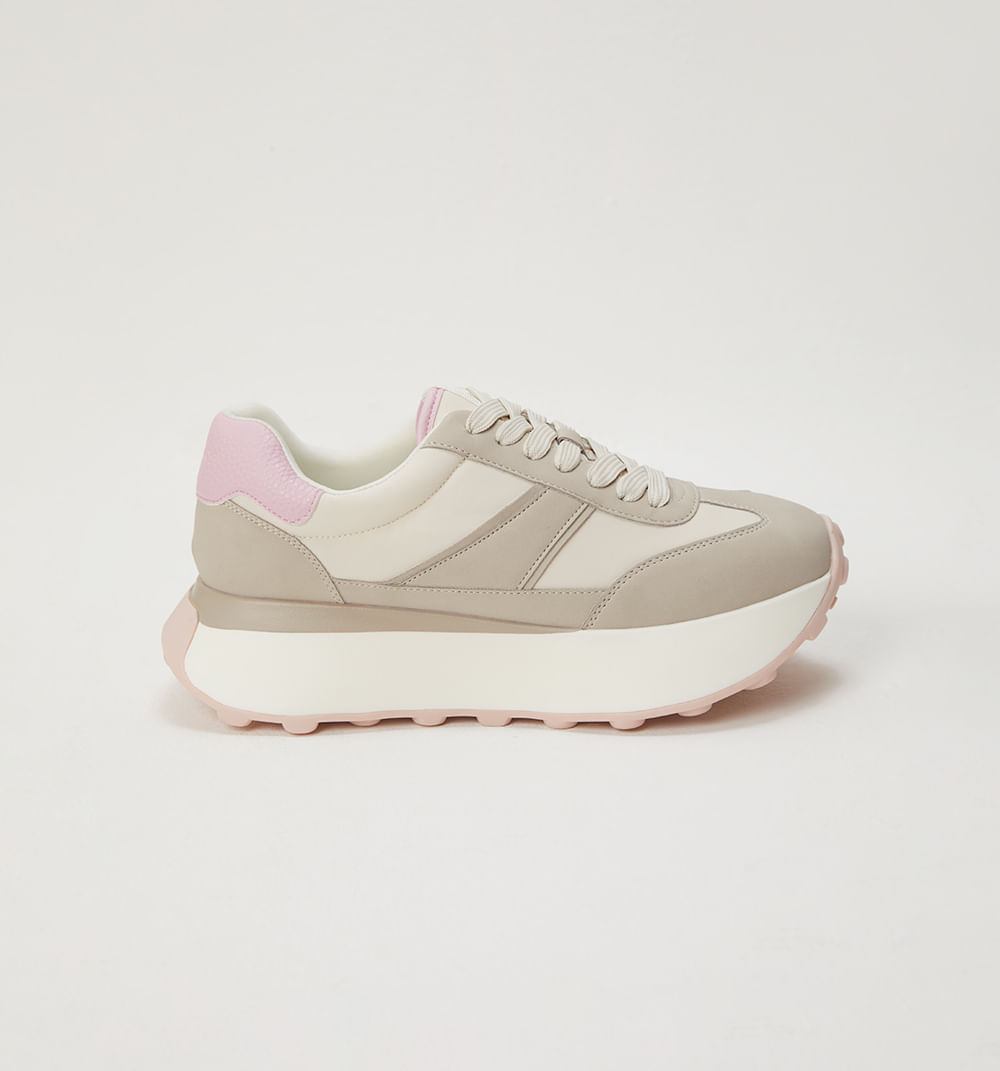 Tenis con plataforma con acentos rosa