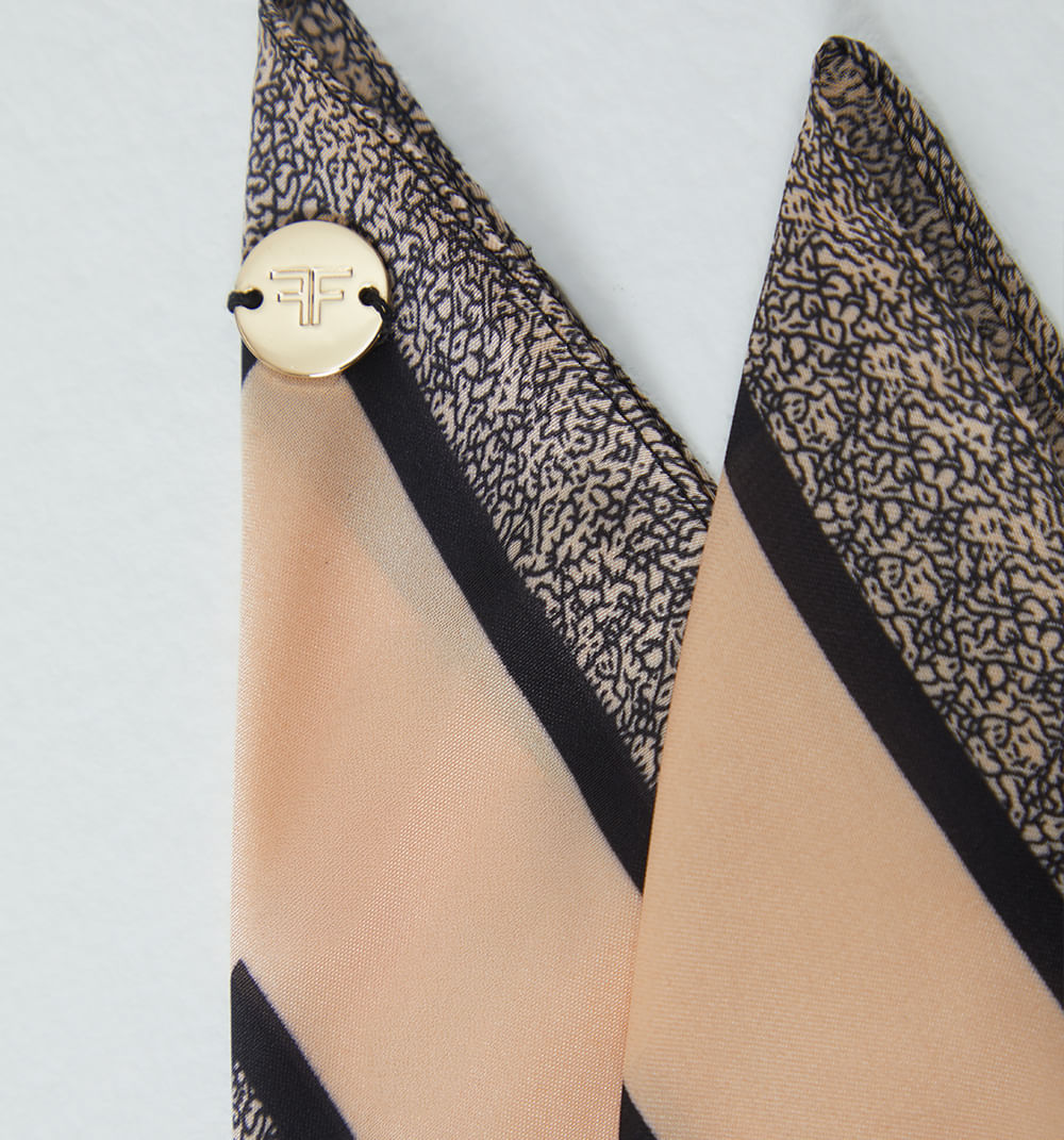 Pañuelo animal print con cenefa
