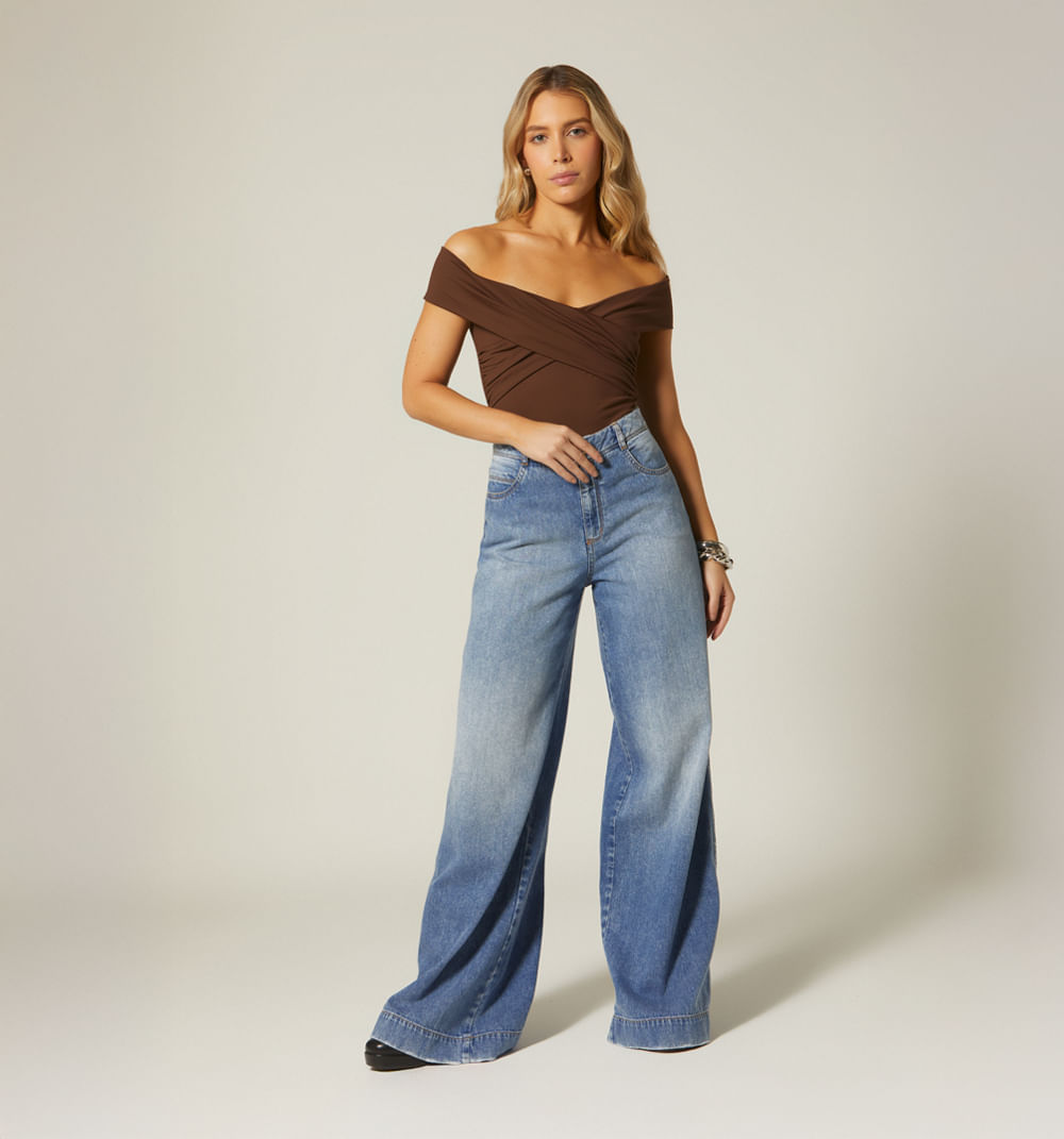 Body con hombros descubiertos