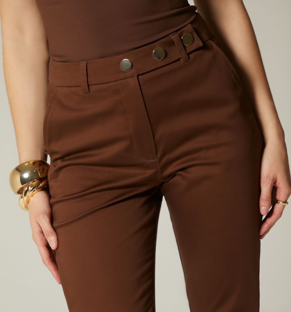 Pantalon pretina con broches