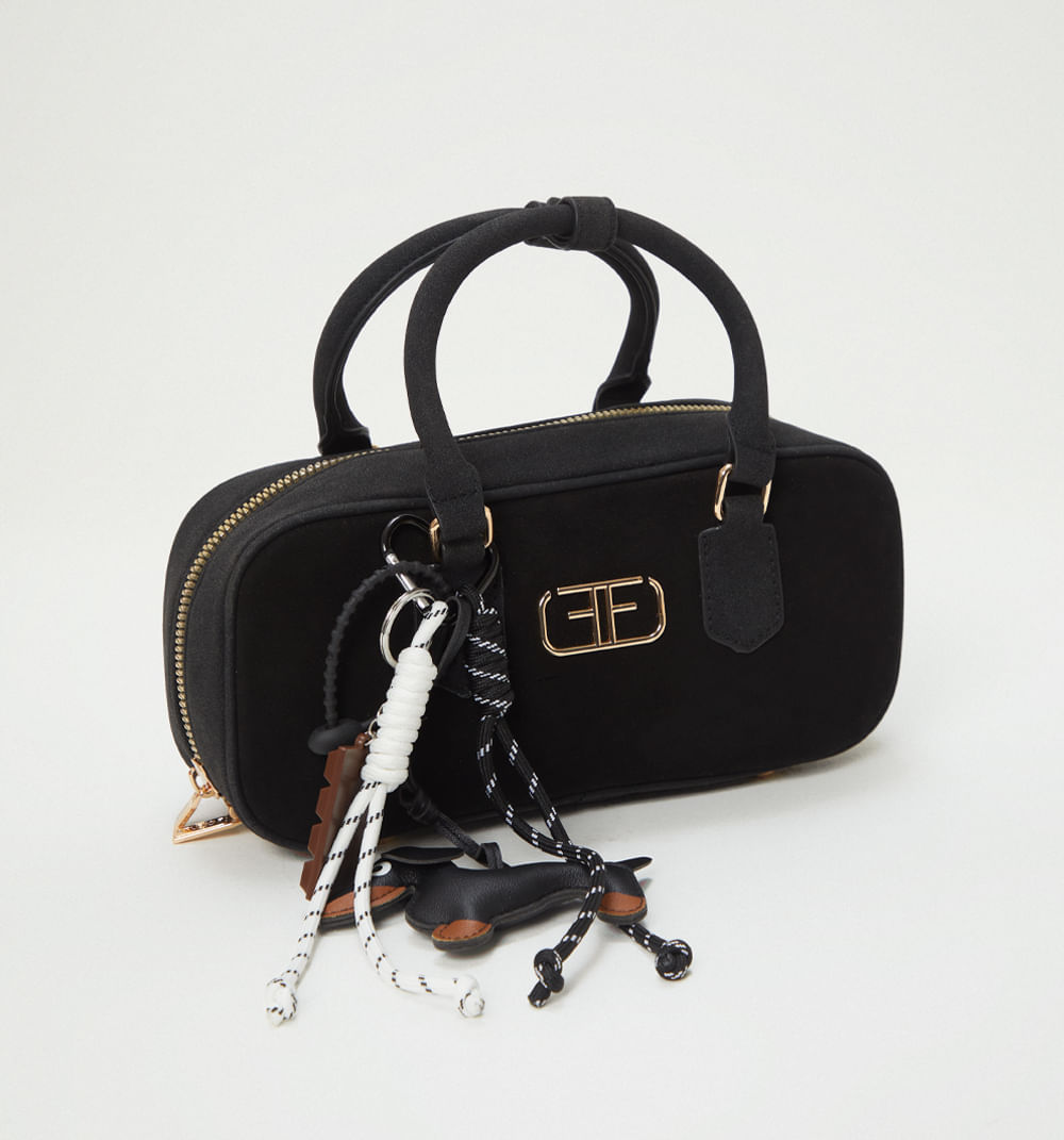 Bolso de mano con llavero decorativo