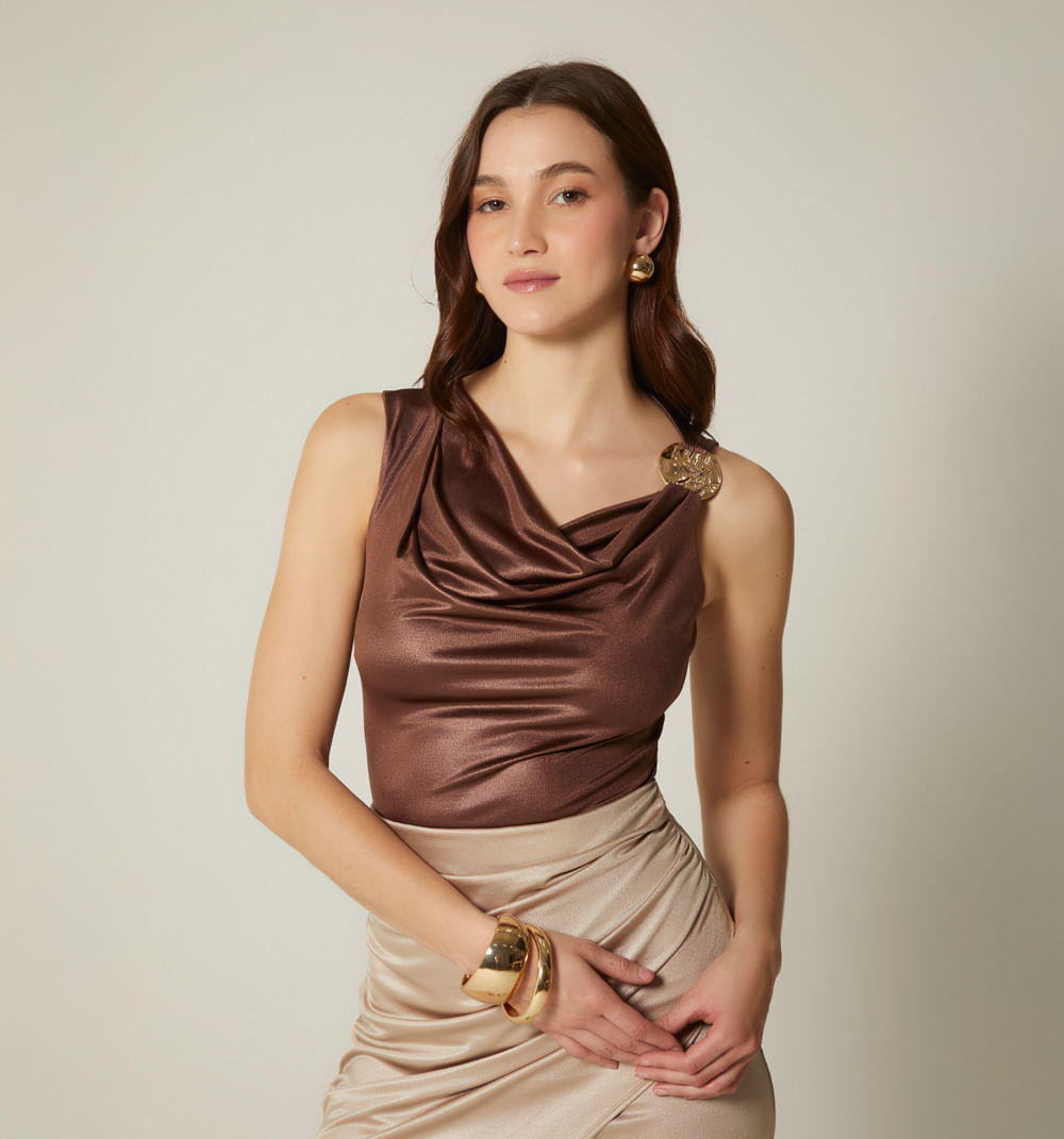 Blusa escote pelicano irregular