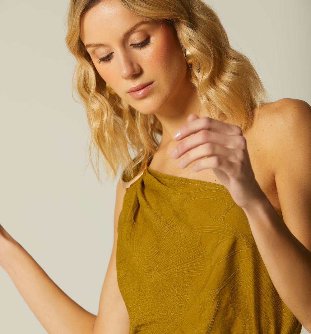 Blusa solo hombro con insumo