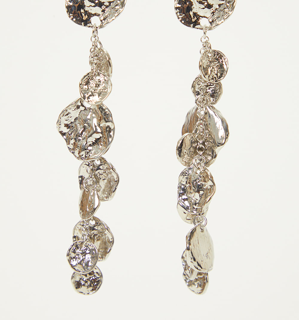 Aretes largos dijes martillados