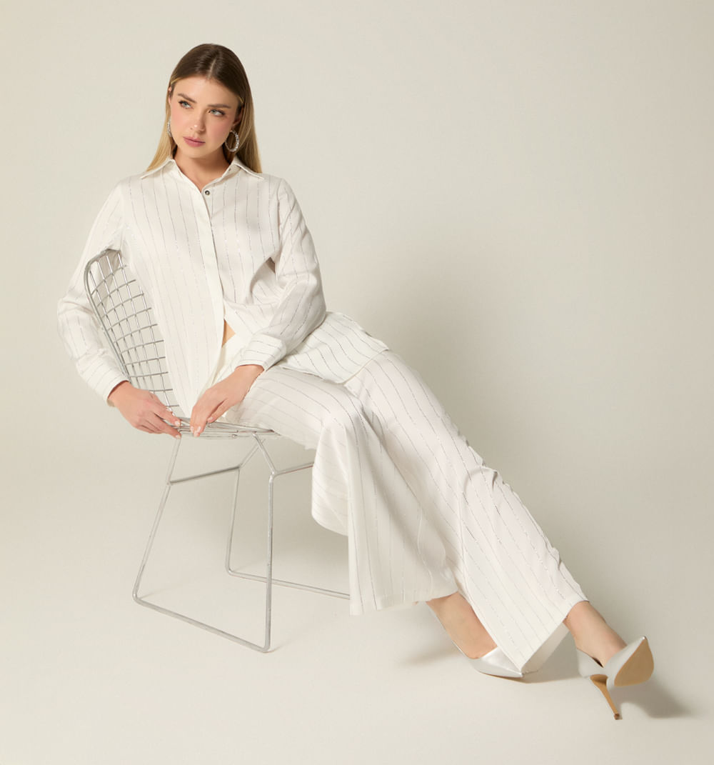 Pantalon tipopalazo con hot fix