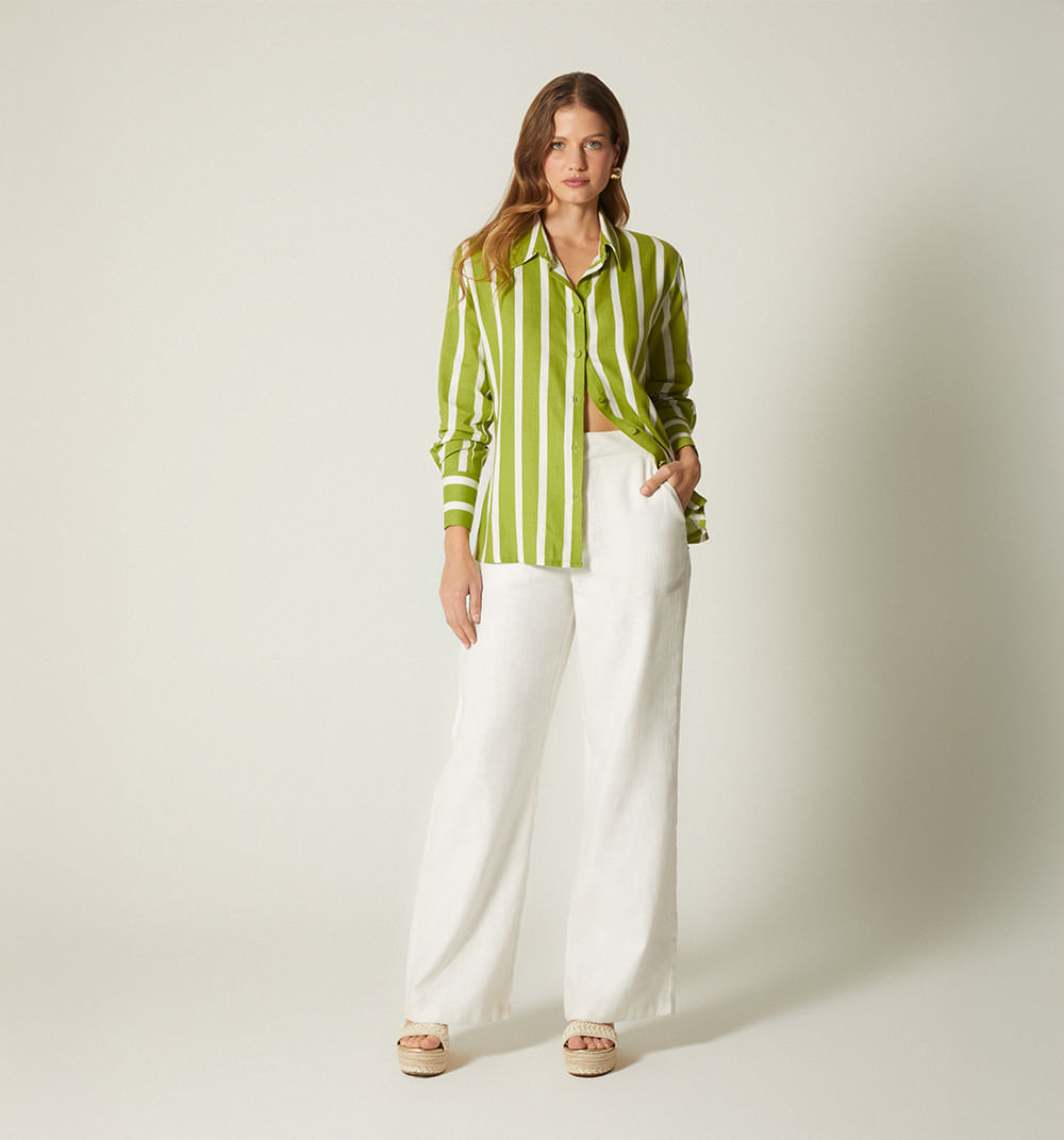 Blusa camisera con aberturas al costado