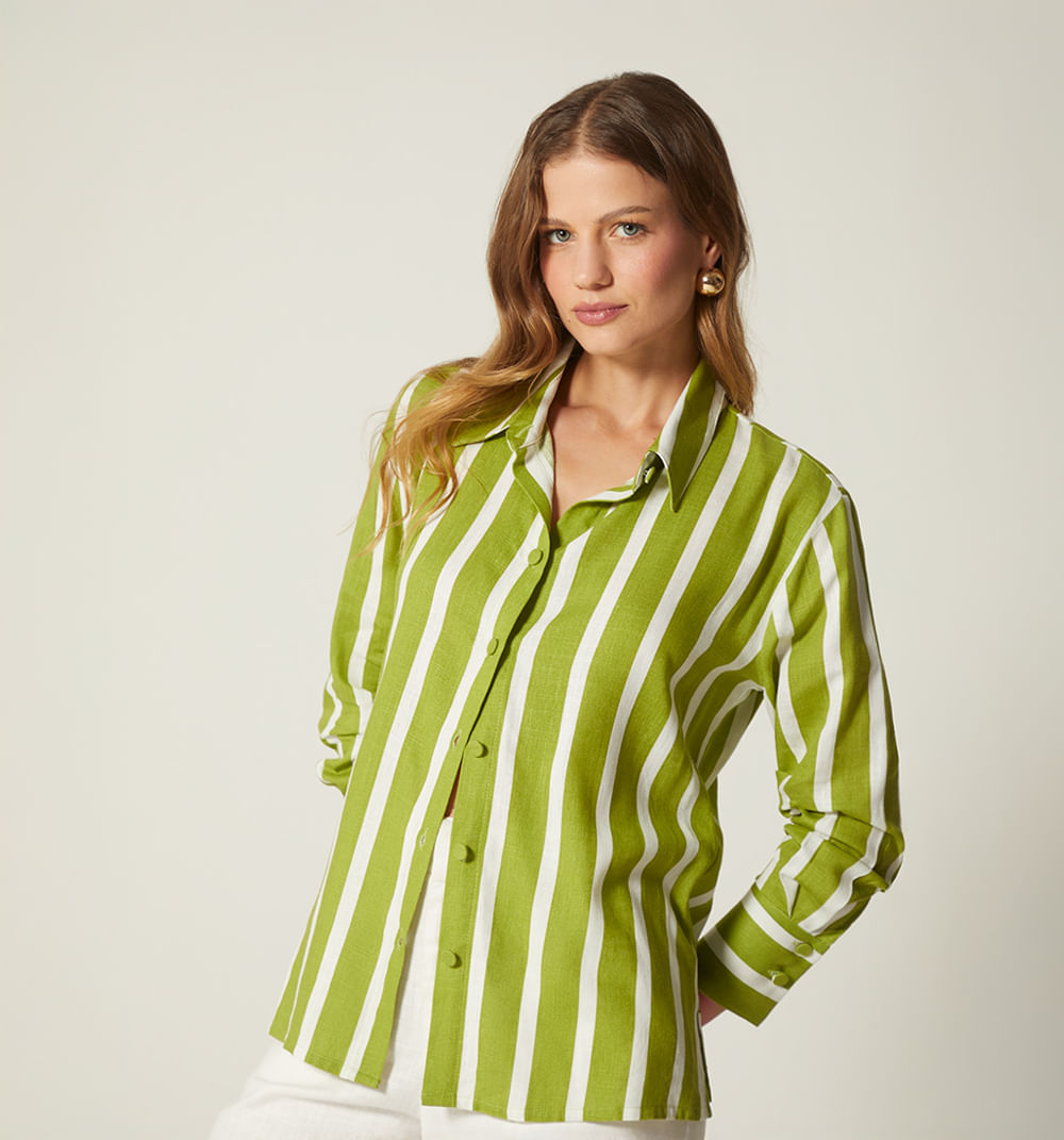 Blusa camisera con aberturas al costado